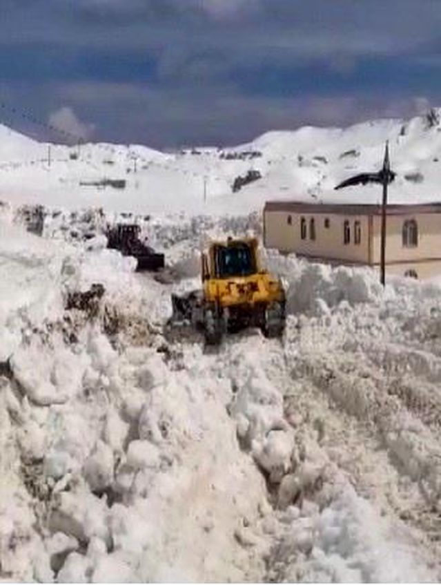 Nemrut Dağı'nda Kar Kalınlığı 5 Metreye Ulaştı, Yol Açma Çalışmaları Devam Ediyor