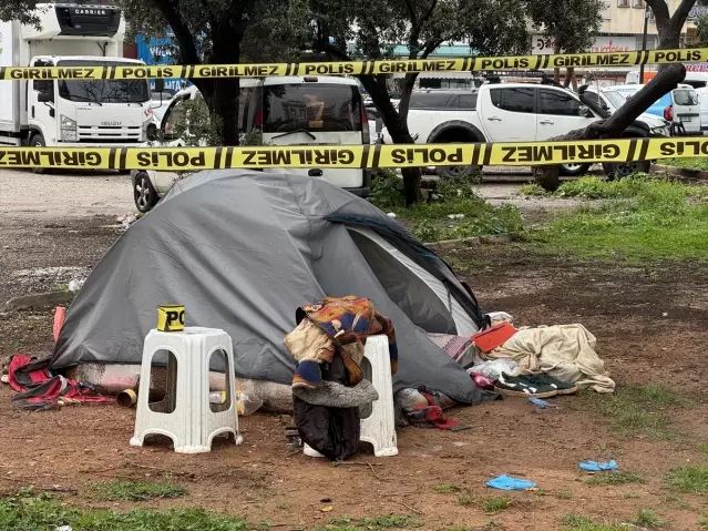 Antalya'da Parkta Çadırda Yaşayan Adam Ölü Bulundu