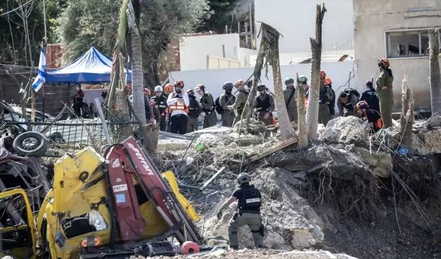 İran Füzesi İsrail'in Beyt Şemeş Bölgesinde Doğrudan İsabetle 3 Kişiyi Yaraladı