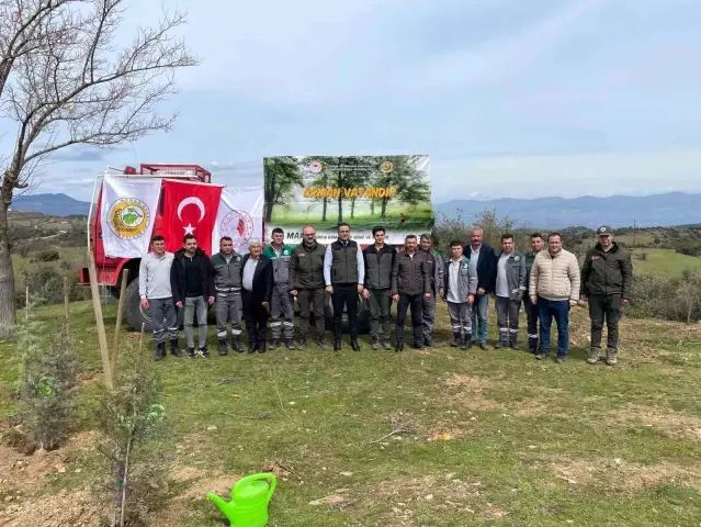 Manisa Sarıgöl'de Ağaç Bayramı'nda Yüzlerce Fidan Toprakla Buluştu