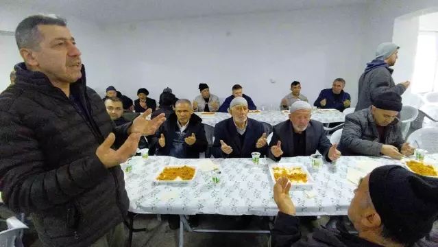 Mudurnu Örencik Köyü'nde Geleneksel Bayram Yemeği Yoğun Katılımla Gerçekleşti