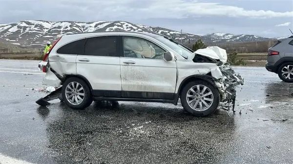 Sivas-Tokat Yolunda Zincirleme Kaza: 1 Ölü, 5 Yaralı