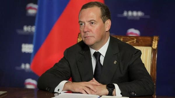 Medvedev'ten ABD ve NATO'ya Sert Eleştiri: 'Orta Doğu'da Savaş Başlattılar'