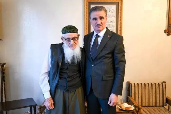 Vali Aydın Baruş, Veli Velioğlu Hoca’yı Ziyaret Etti