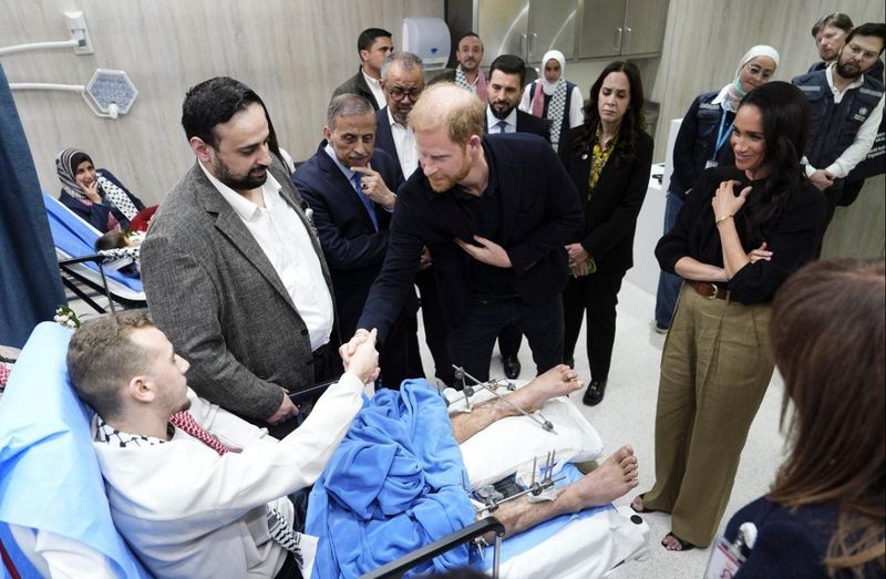 Prens Harry ve Meghan Markle Ürdün'de Filistinli Yaralıları Ziyaret Etti