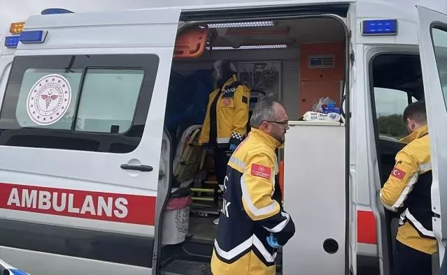 Bolu'da İki Otomobilin Çarpışması Sonucu 3 Kişi Yaralandı