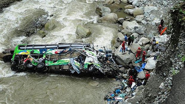 Nepal'de Yolcu Otobüsü Trishuli Nehri'ne Düştü: 17 Kişi Hayatını Kaybetti