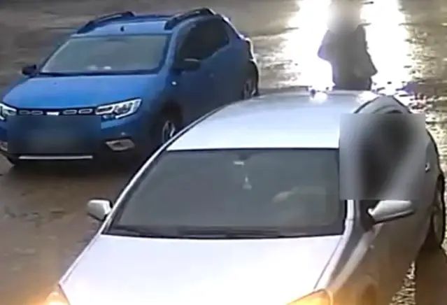 Elazığ'da Geri Giden Araç Şahsı Ezilmekten Son Anda Koru