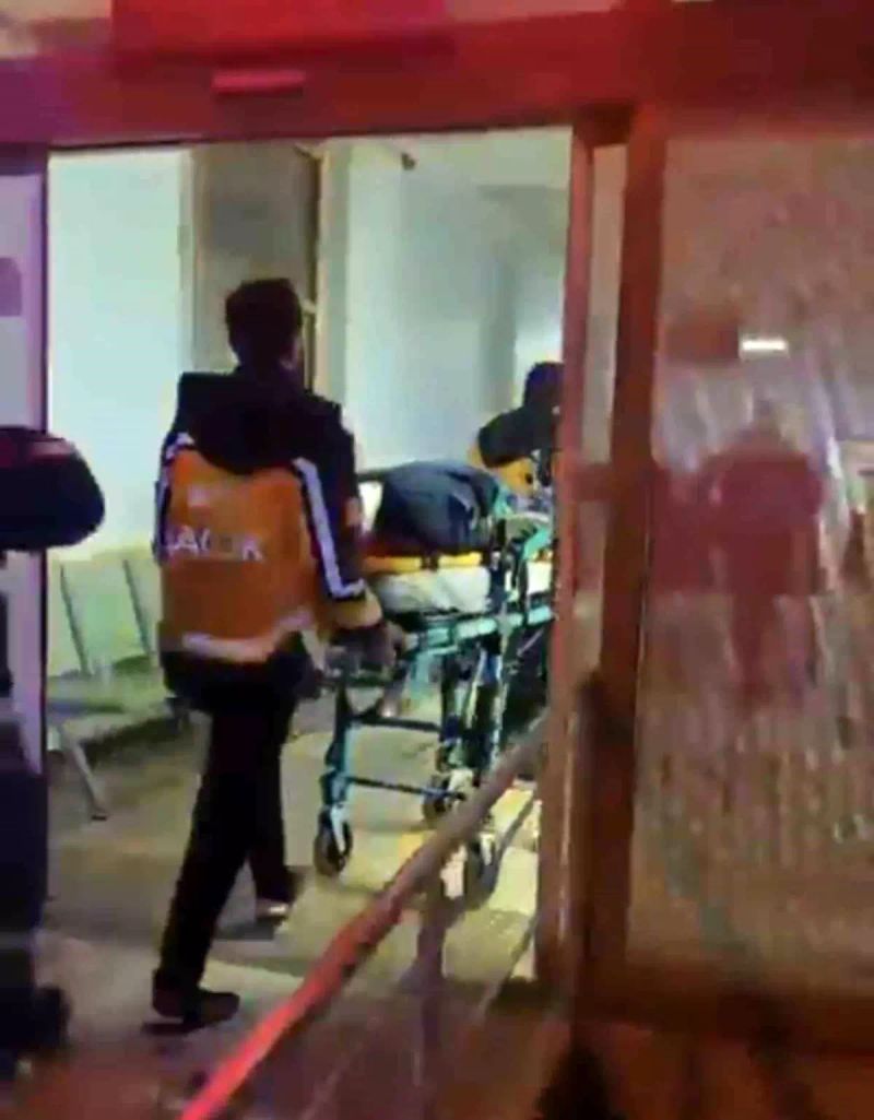 Kamyonetin Şarampole Devrilmesi Sonucu 5 Kişi Yaralandı