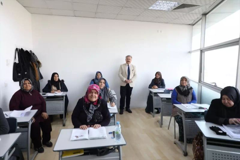 Başkan Palancıoğlu Tınaztepe Sosyal Tesisleri'nde Kursiyerlerle Buluştu