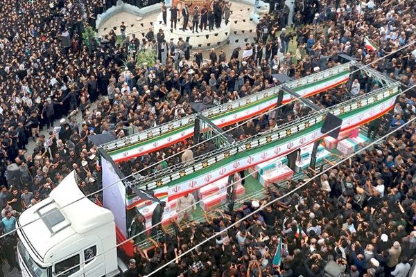 İran'da ABD ve İsrail Saldırıları Nedeniyle Ölü Sayısı 867'ye Ulaştı