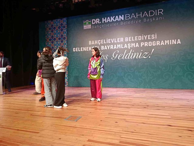 Binali Yıldırım: Türkiye Vatan Sevgisiyle Güçlü Bir Millet Ülkesidir