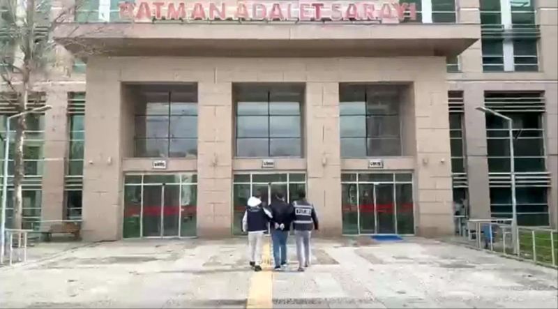 Batman'da 12 Farklı Dosyadan Aranan Şahıs Tutuklandı