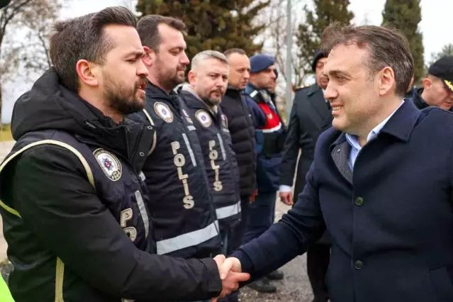 Vali Sözer, Güvenlik Güçlerini Ramazan Bayramı’nda Denetim Noktasında Ziyaret Etti