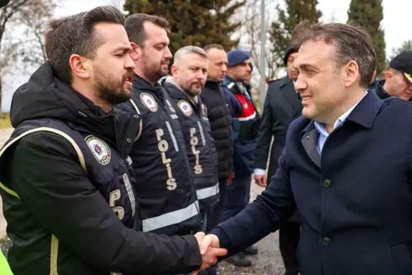 Vali Sözer, Güvenlik Güçlerini Ramazan Bayramı’nda Denetim Noktasında Ziyaret Etti