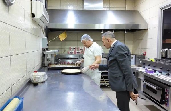 Mersin Akdeniz'de Bayram Öncesi Tatlıcılar Hijyen ve Fiyat Denetiminden Geçti