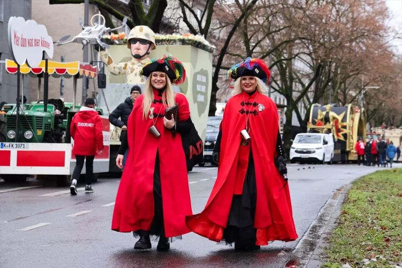 Almanya'da Ren Nehri Kıyısında 5. Mevsim Karnavalı Coşkuyla Kutlandı