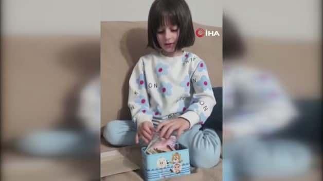 Rize’de Minikler TSK İçin Kumbaralarındaki Parayı ve Kredi Kartını Bağışladı