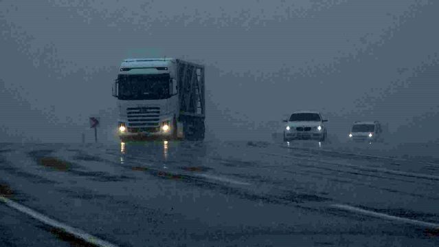 Van'da Kar ve Sis Ulaşımı Olumsuz Etkiledi, 50 Yerleşim Yolu Kapandı