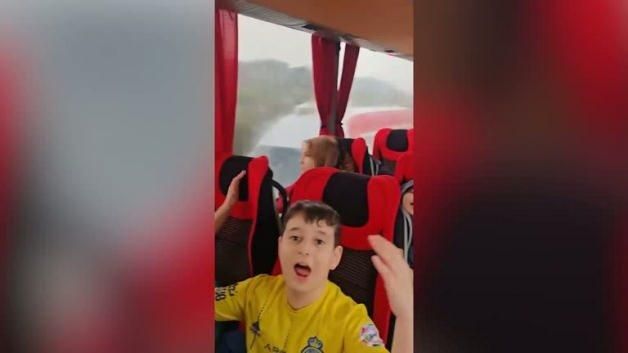 İstanbul'da Ortaokul Öğrencileri Ramazan'da İlahilerle Cami Ziyaretinde Bulundu