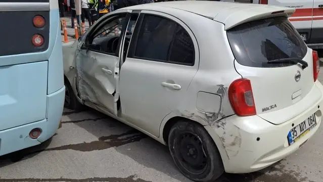 Maltepe’de Minibüs Otomobile Çarptı: 3 Kişi Yaralandı