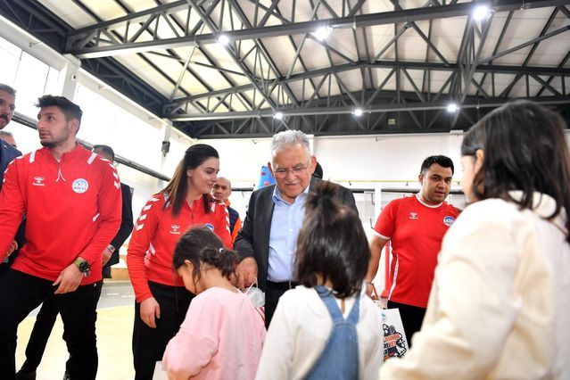 Başkan Büyükkılıç, Sevgi Evleri'nde Bayram Coşkusunu Çocuklarla Paylaştı