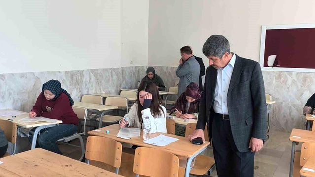 Anamur'da Umre Ödüllü Gençlik Bilgi Yarışması Yoğun Katılımla Gerçekleşti