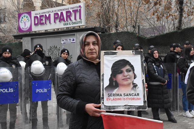 Van’da Çocukları PKK Tarafından Kaçırılan Ailelerin Tepki Eylemi Sürüyor