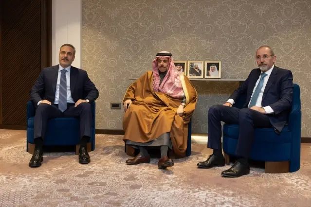 Fidan, Riyad'da Suudi ve Ürdün Dışişleri Bakanlarıyla Üçlü Görüşme Yaptı