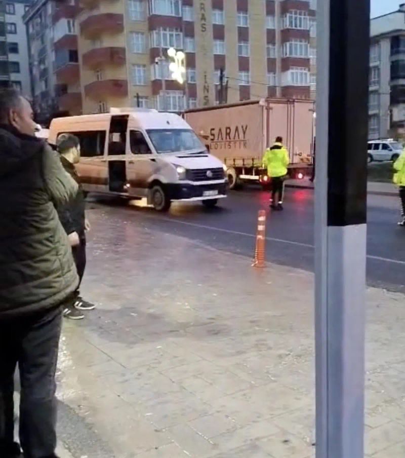 Tekirdağ Kapaklı'da Servis Minibüsünün Çarptığı Kadın Hayatını Kaybetti