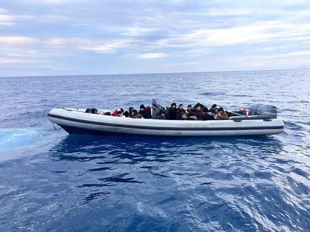 Didim Açıklarında 25 Düzensiz Göçmen ve Bir Şüpheli Yakalandı
