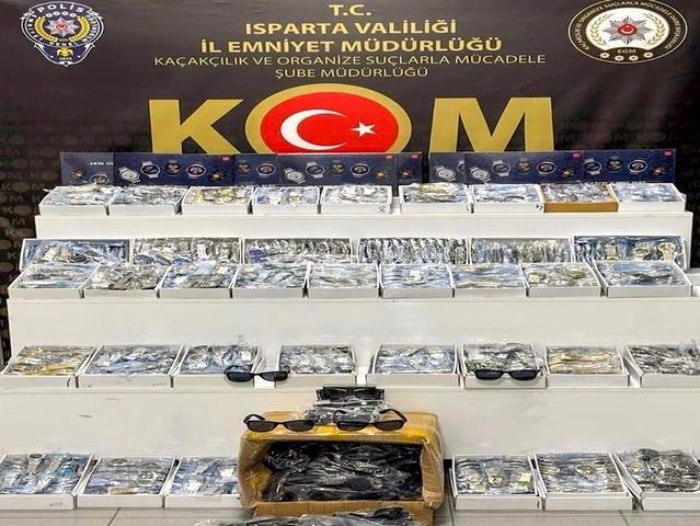 Isparta'da Kaçak Ürün Operasyonunda Çok Sayıda Malzeme Ele Geçirildi