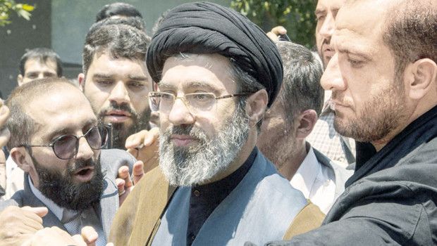 Hamaney’in Oğlu ve Diğer Adaylar İran Liderliği İçin Öne Çıkıyor