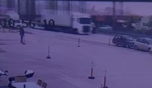 Salihli'de Minibüsün Çarptığı 79 Yaşındaki Adam Ağır Yaralandı