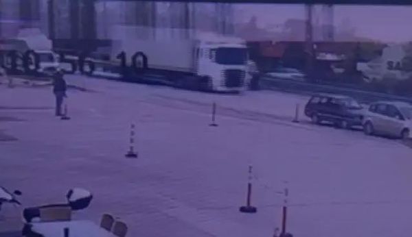 Salihli'de Minibüsün Çarptığı 79 Yaşındaki Adam Ağır Yaralandı