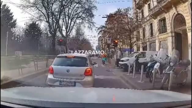 Milano'da Tramvay Raydan Çıktı: 2 Ölü, 38 Yaralı