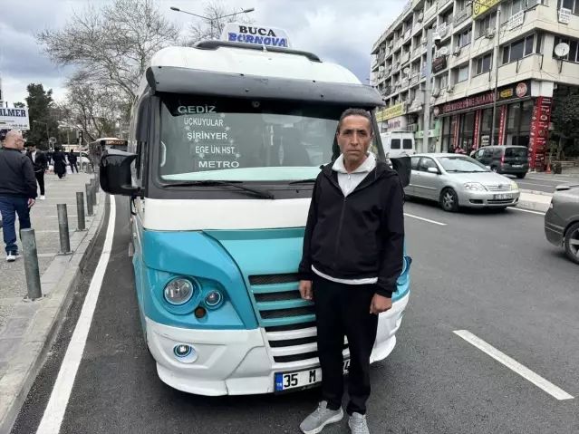 Bornova'da Dolmuşta Doğan Bebek Sağlık Ekiplerince Hastaneye Taşındı