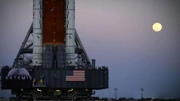 NASA, Artemis II Roketindeki Helyum Sorununu Gidermek İçin Fırlatma Rampasından Hangara Çekti