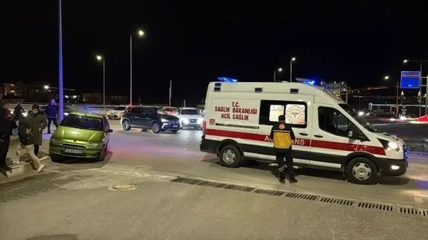 Karabük'te Otomobil ile Motosiklet Çarpıştı: 2 Kişi Yaralandı