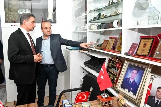 Vali Baruş, Şehit Jandarma Yüzbaşı Çelebi'nin Ailesini Bayramda Ziyaret Etti