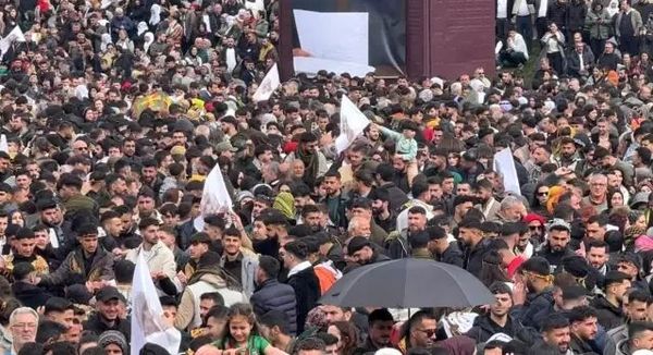 Diyarbakır'da Nevruz Kutlamaları Yoğun Katılımla Gerçekleşti