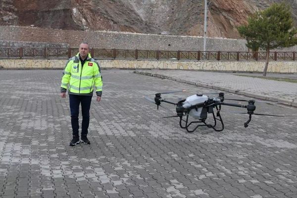 Sivas Belediyesi Dronla Kenelere ve Haşerelere Karşı İlaçlama Yapıyor