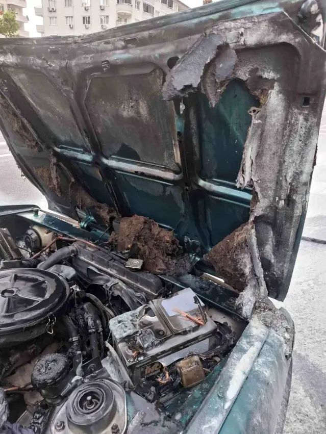 Alanya'da Seyir Halindeki Otomobilde Çıkan Yangın Söndürüldü
