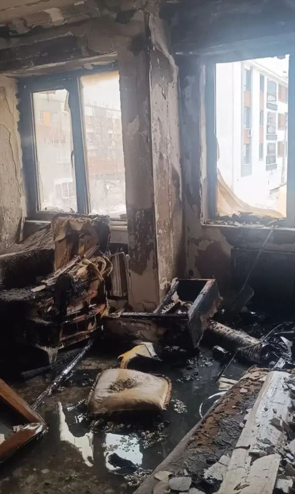 Eskişehir'de Ev Yangını: 3 Kişi Dumandan Etkilendi