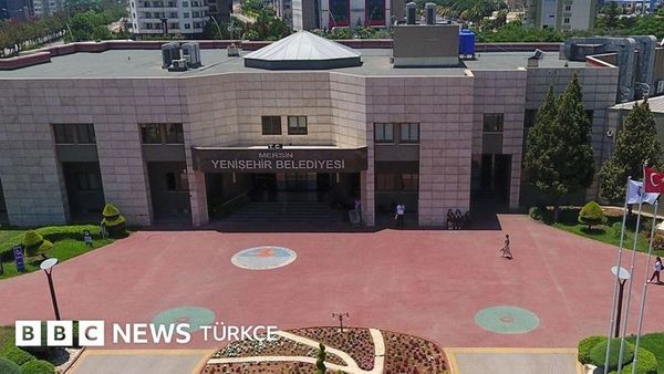 Mersin Yenişehir Belediyesi'ne Operasyonda Yaklaşık 30 Kişi Gözaltına Alındı