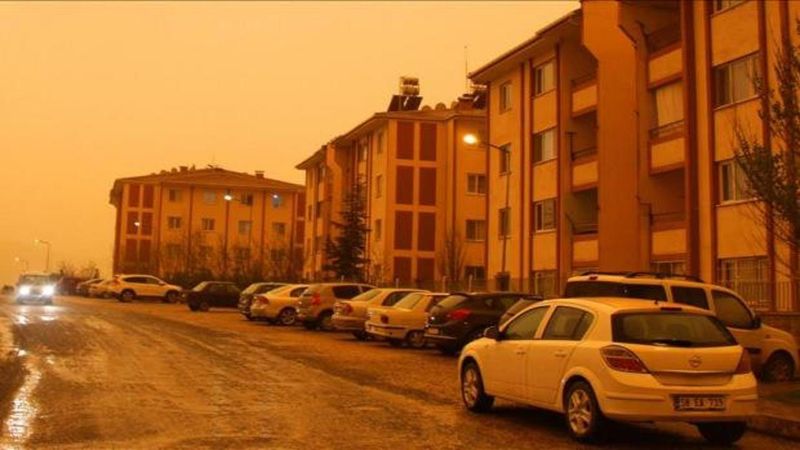 Meteoroloji 31 İli Sarı Kodla Uyardı: Çöl Tozu ve Çamur Yağışı Bekleniyor