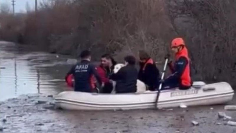 Muğla'da Dere Yatağında Mahsur Kalan 5 Kişi Kurtarıldı