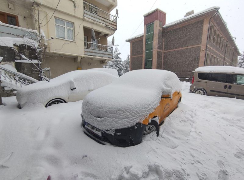 Ardahan’da Yoğun Kar Nedeniyle 28 Şubat Hafta Sonu Eğitimleri İptal Edildi