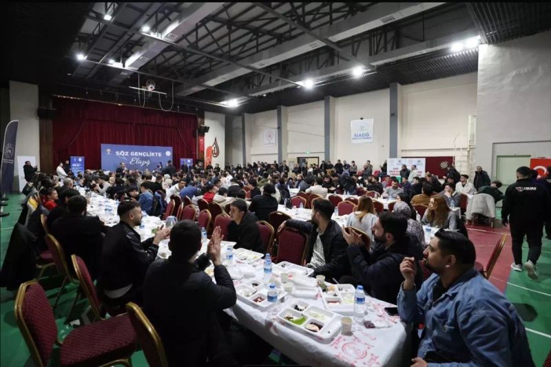 Bakan Işıkhan, Elazığ'da Gençlerle Sahurda Buluştu