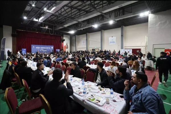 Bakan Işıkhan, Elazığ'da Gençlerle Sahurda Buluştu